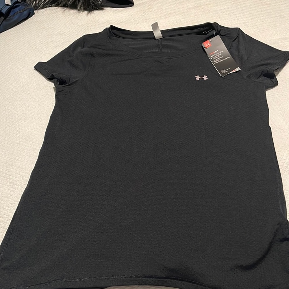 NWT Under Armour Heat Gear Tee.  Medium.